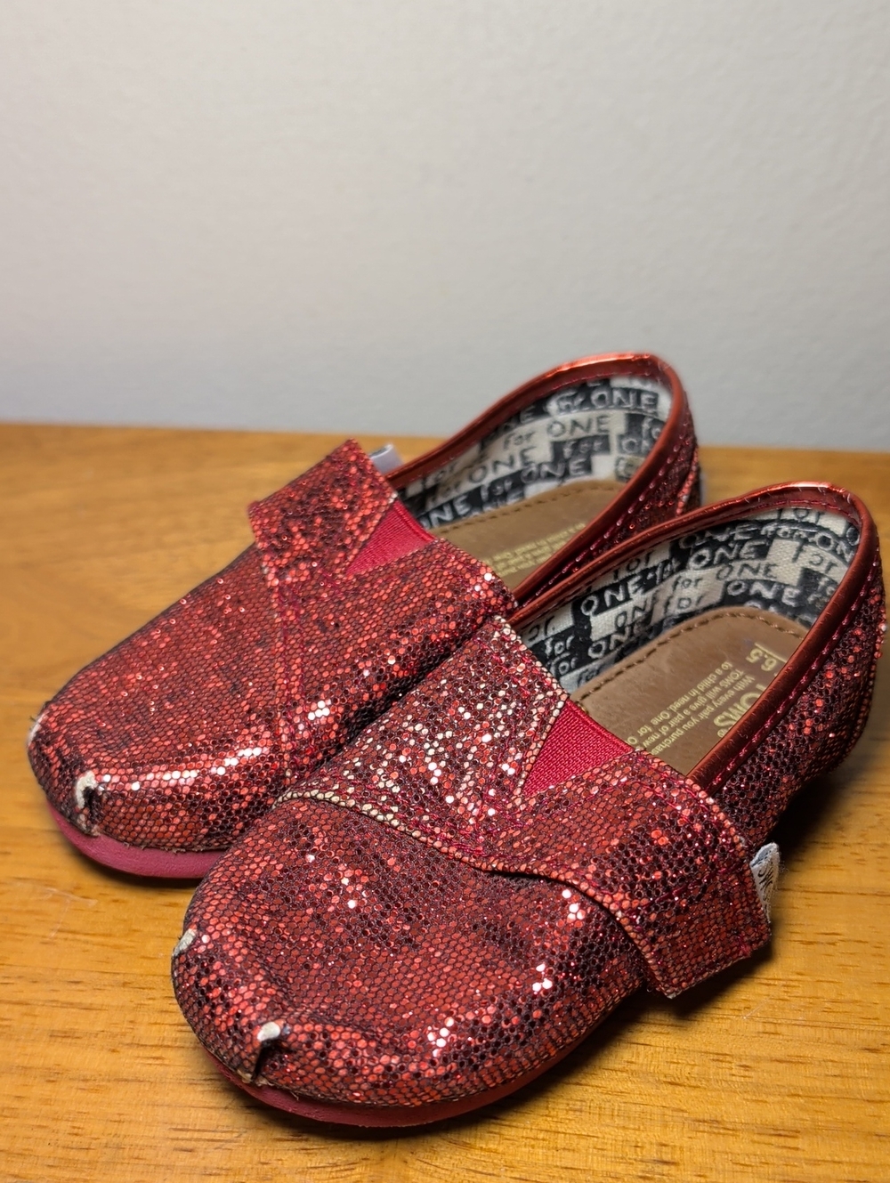 Toms Classic Tiny Red Glitter Slip On Shoes Hook + Loop Closure Toddler Size 6.5